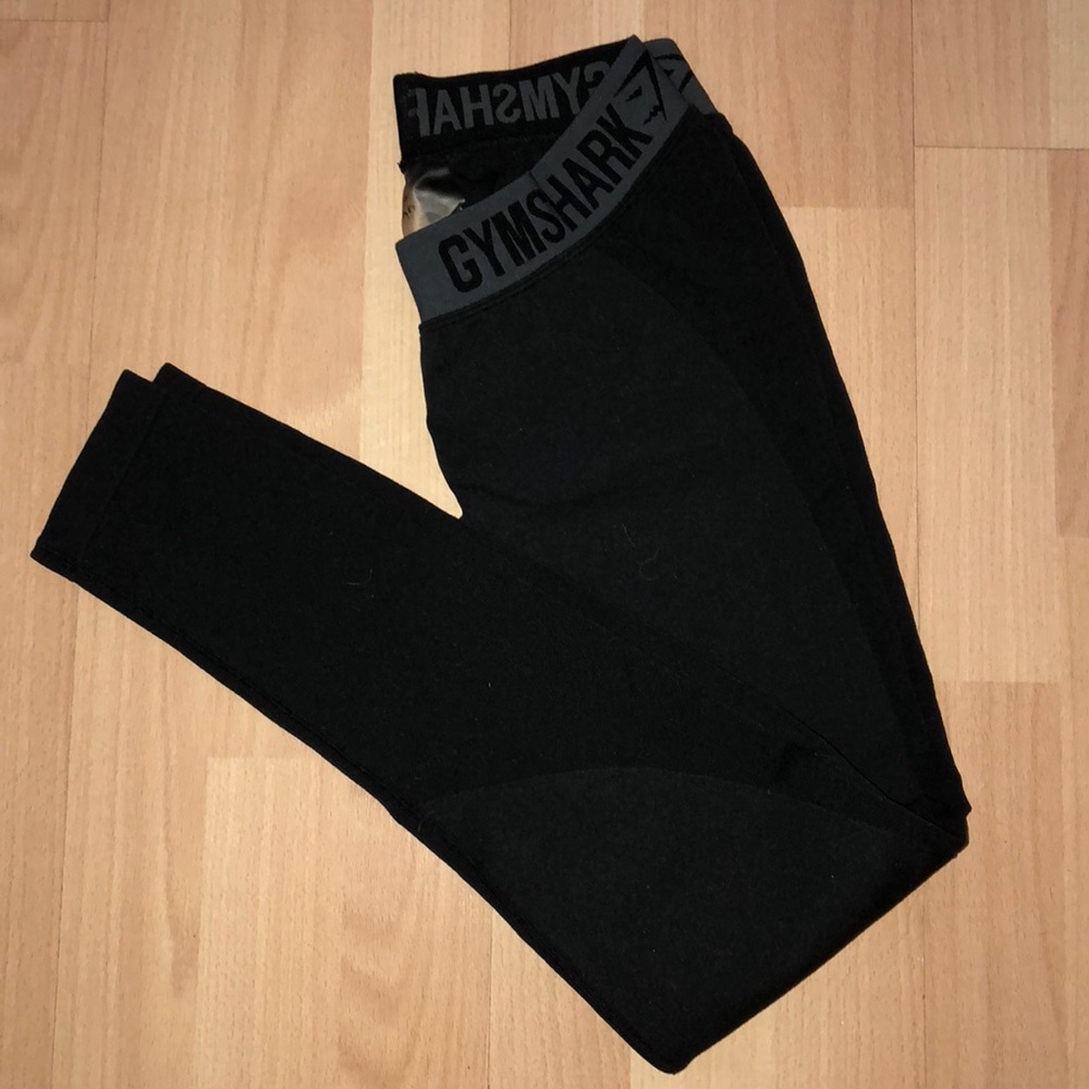 Gym shark leggings